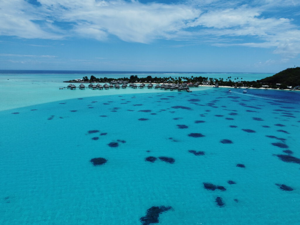 Insel Bora Bora in Französisch Polynesien Drohnenaufnahme